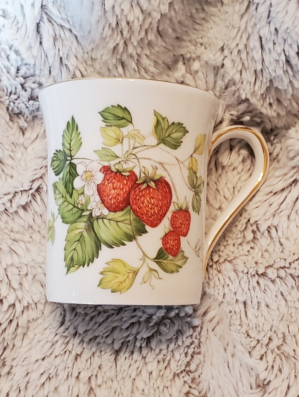 Vintage Rosina-QUEEN'S Fine Bone China VIRGINA STRAWBERRY Gold Trim FLAT MUG - Picture 3 of 8